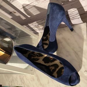 💙🔵Jessica Simpson peek toe suede pumps 🔹😍